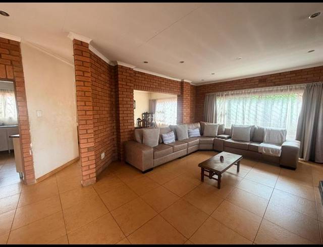 4 BEDROOM HOUSE FOR SALE IN LAUDIUM